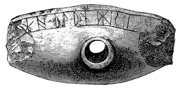 Teckning som visar en stenyxa med inristade runor